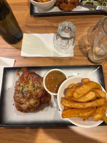 Bellys Bar N Grill