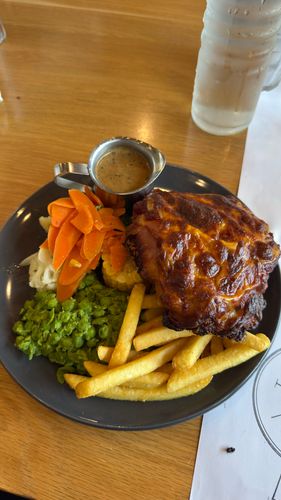 River Arms Hotel