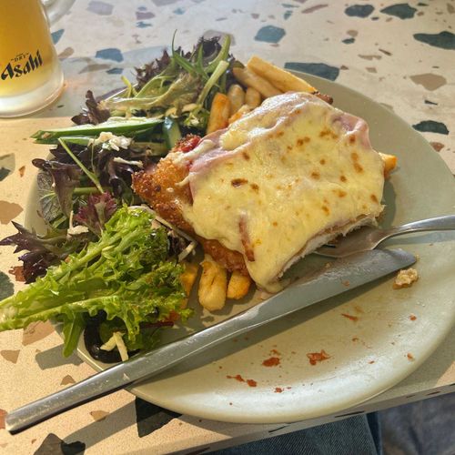 Bateau Bay Hotel
